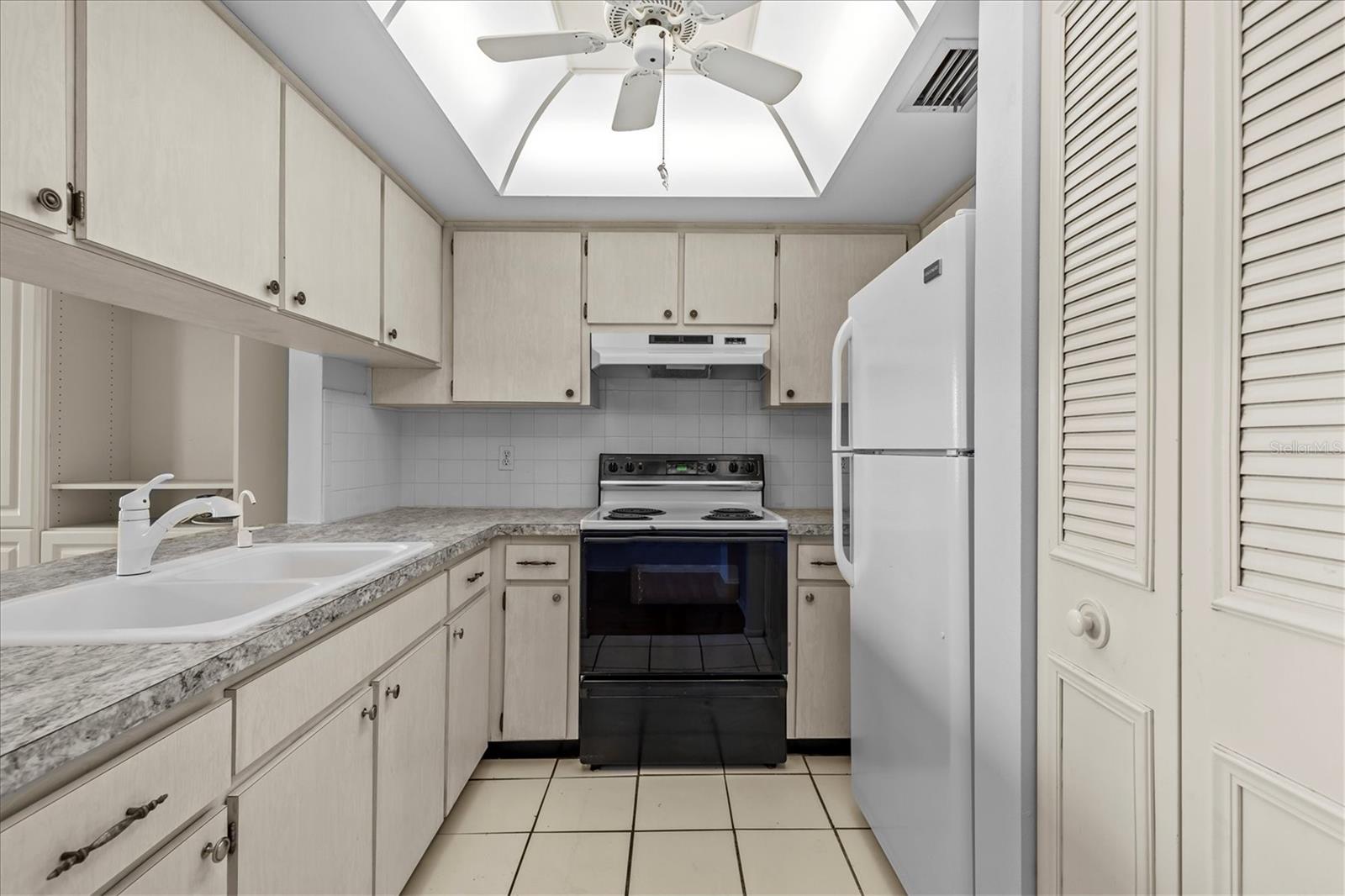 GREEN DOLPHIN PARK CONDO - Residential