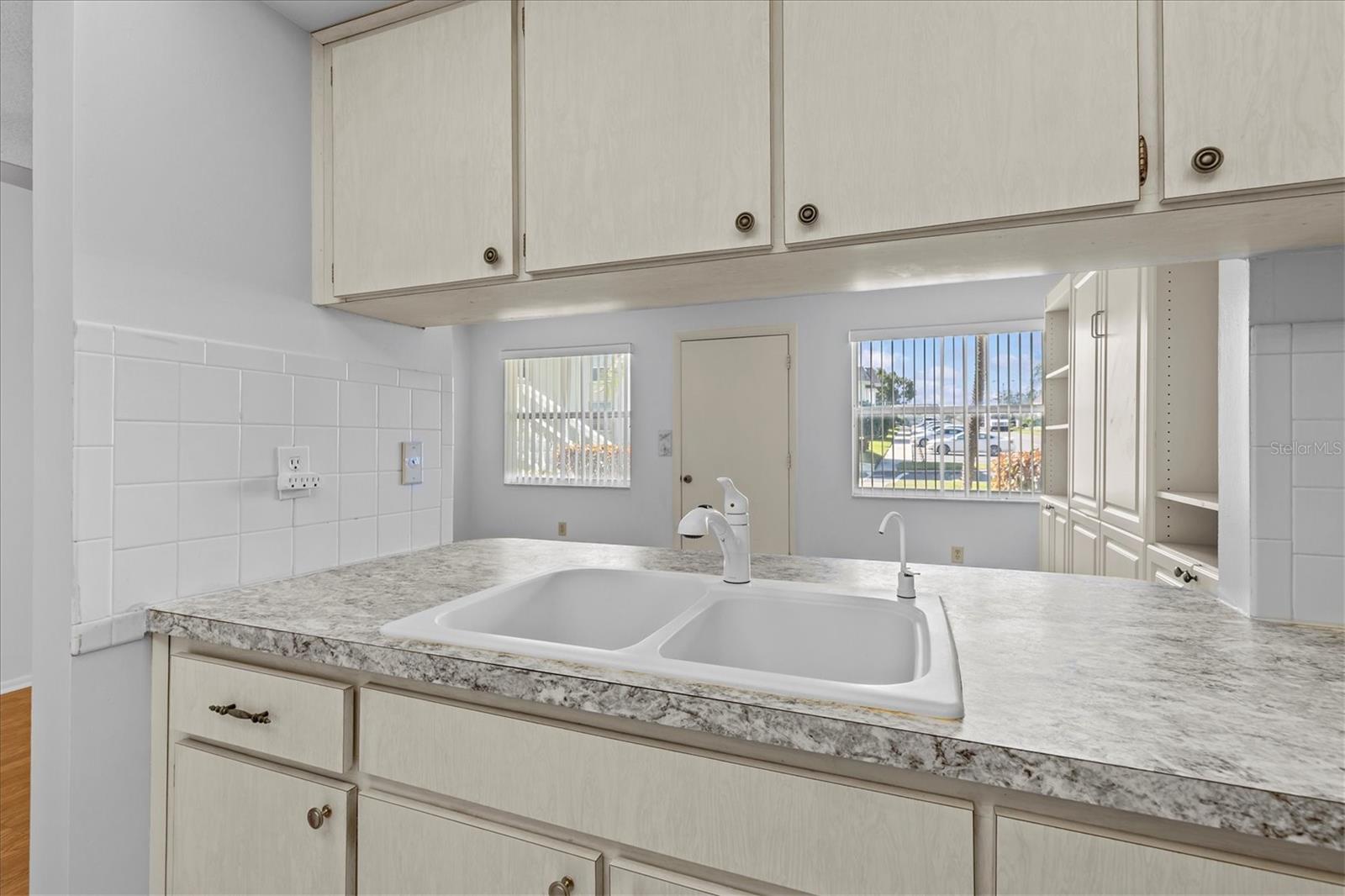 GREEN DOLPHIN PARK CONDO - Residential