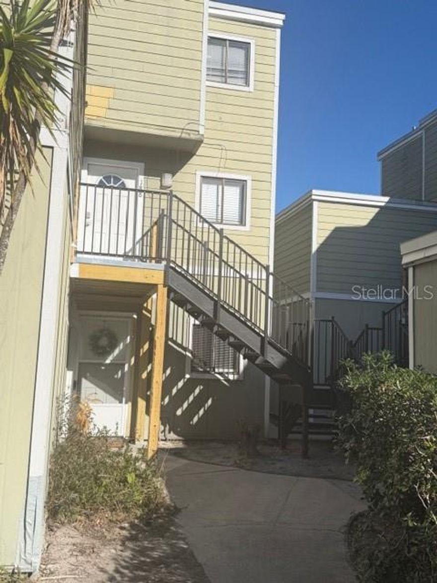 1 bedroom 1 bathroom First floor, Move in ready unit! Great opportunity. This well-maintained unit offers a combination of functionality  and an excellent location. The unit features tile throughout, Laundry closet on the patio, plenty of natural light and a patio with an open space.
The Winter Park Woods Condo located close to a lot of amenities, main roads, Valencia College, Rollins College, UCF, Fall Sail University and in a highly rated school district.