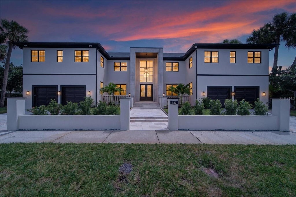 Photo of 420 S Royal Poinciana Drive, Tampa, FL 33609 (MLS # TB8550963)