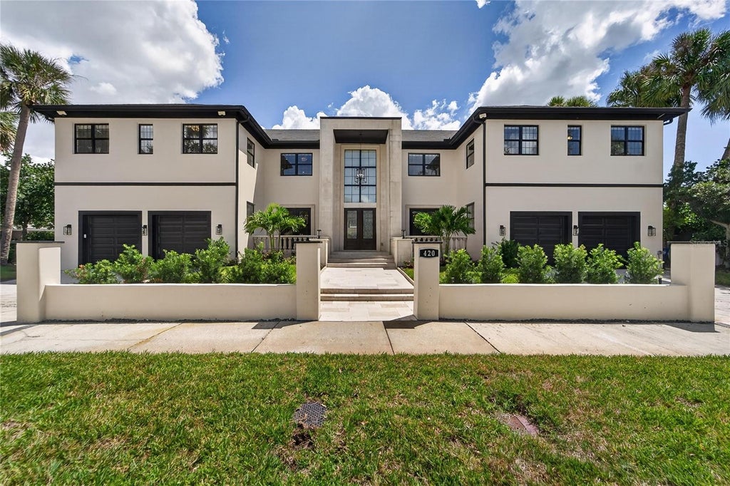 Photo of 420 S Royal Poinciana Drive, Tampa, FL 33609 (MLS # TB8550963)
