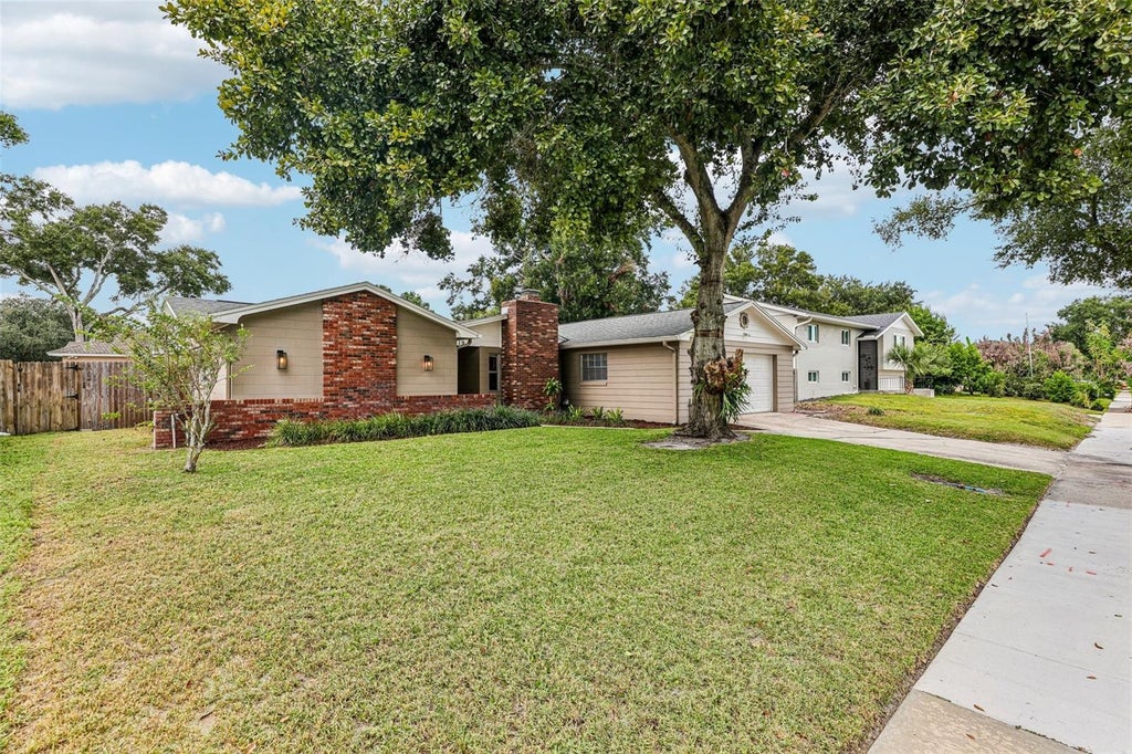 Photo of 1519 Glastonberry Road, Maitland, FL 32751 (MLS # O6446901)