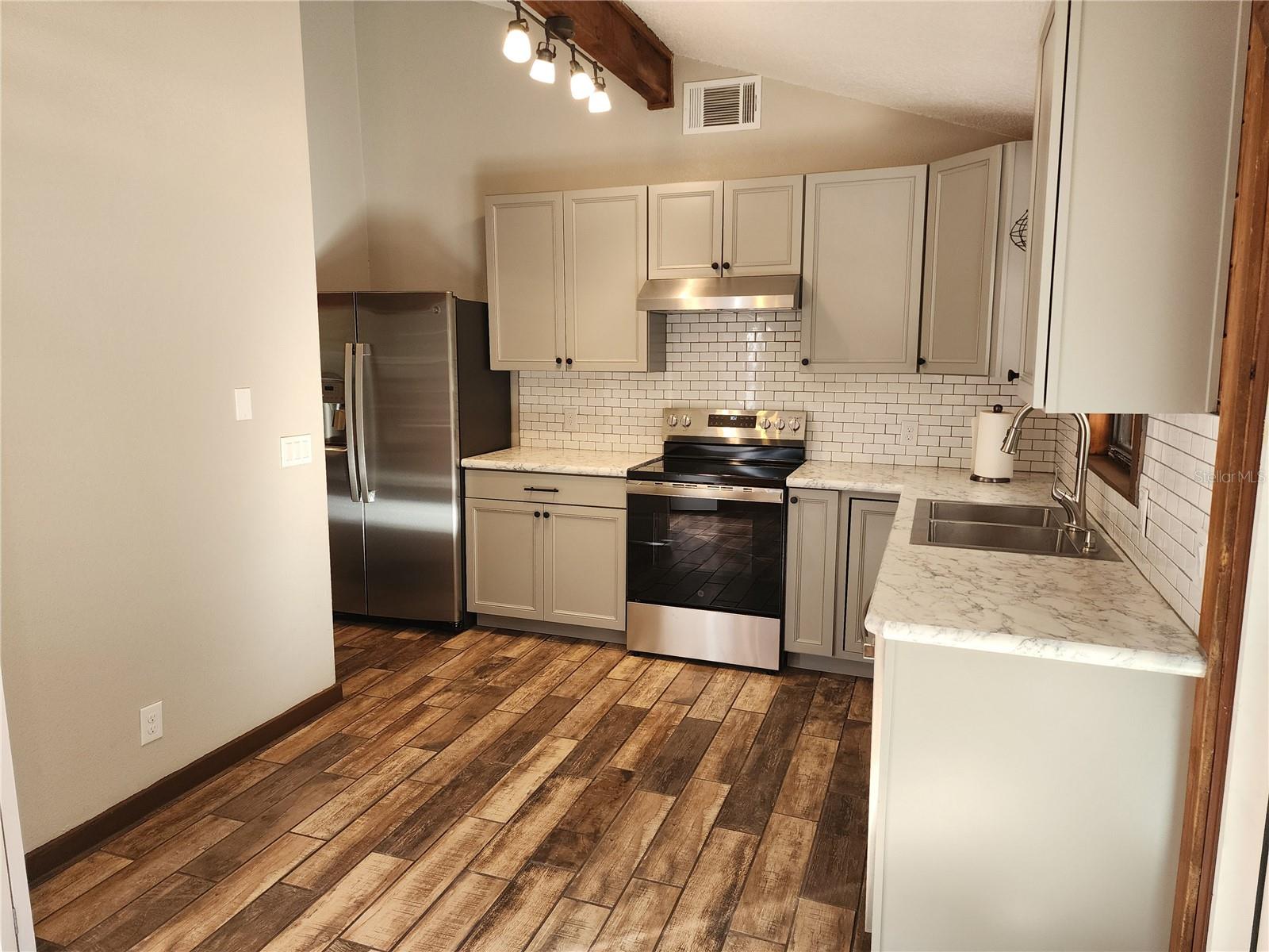 WEKIVA RIVER ACRES - Residential