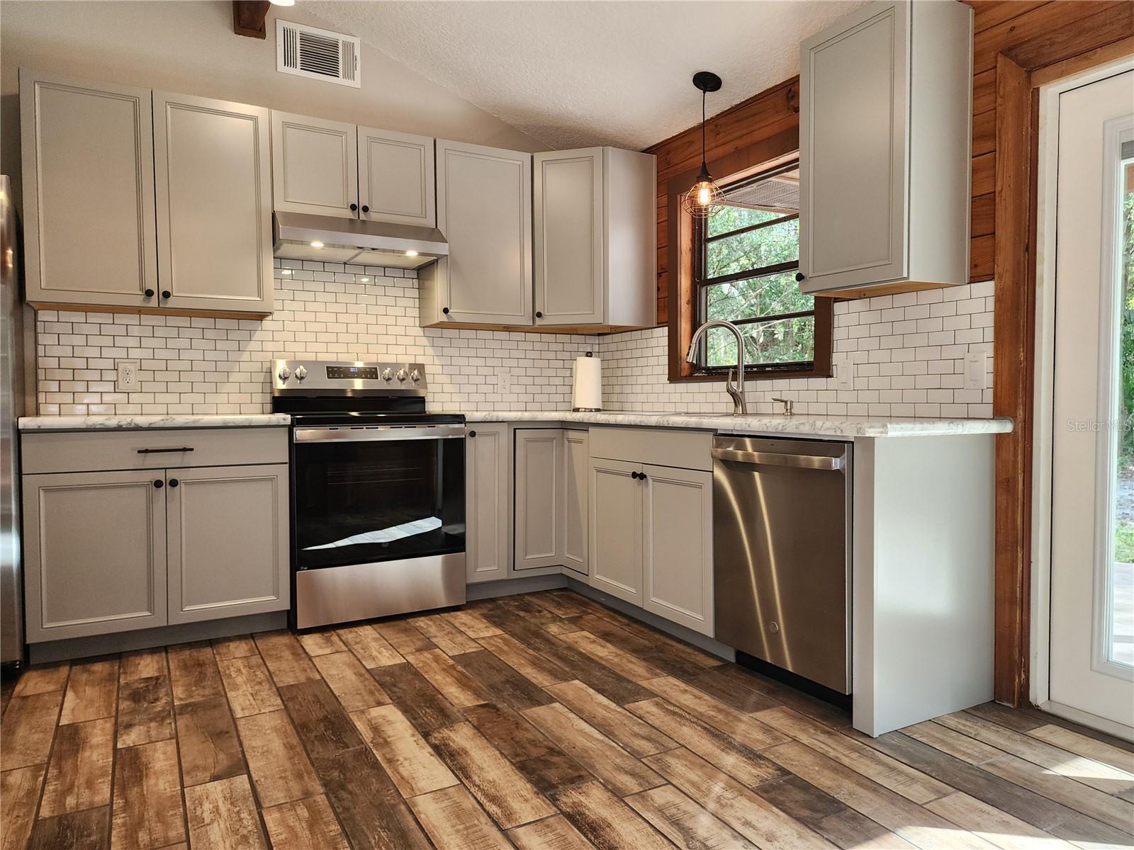 WEKIVA RIVER ACRES - Residential