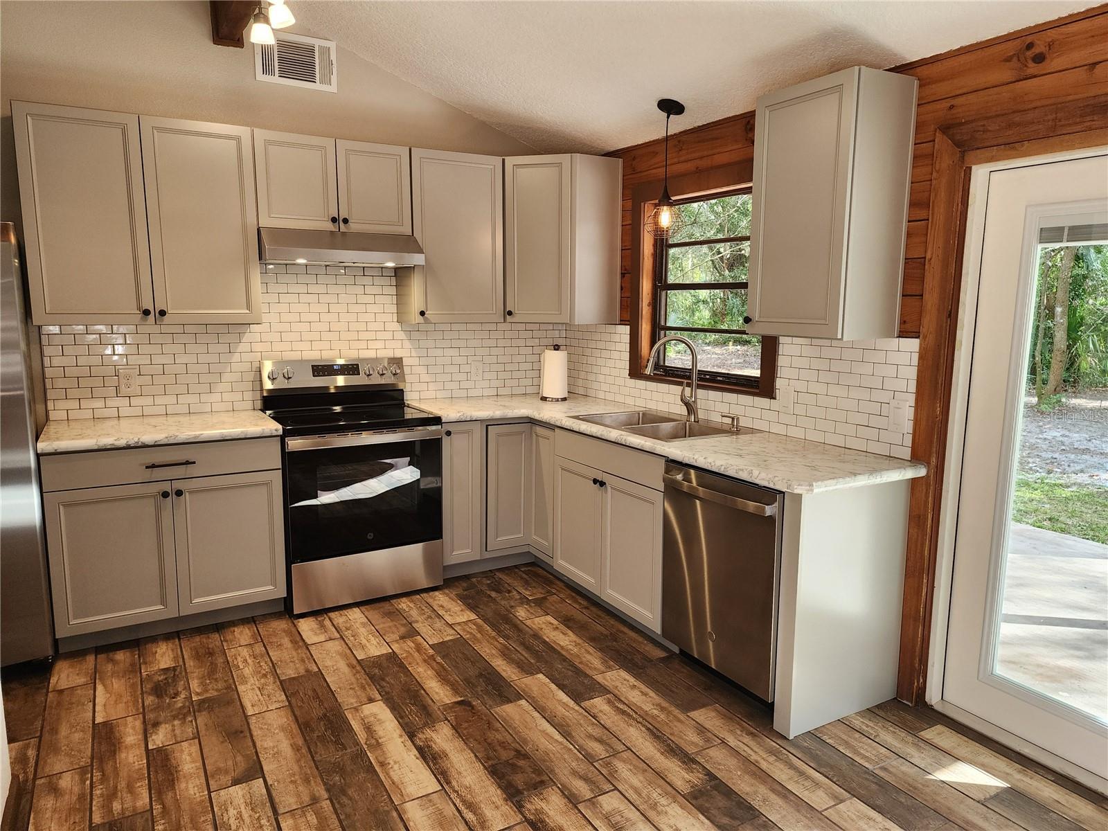 WEKIVA RIVER ACRES - Residential