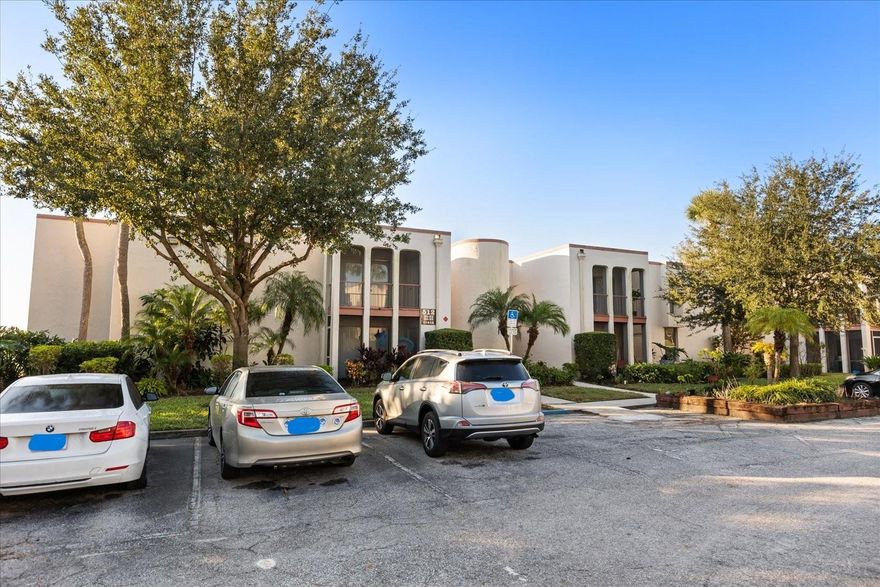 A perfect 2/2 on the second floor in the Royal Arms Condo Community in Altamonte Springs. Large sized bedrooms and tile and vinyl flooring throughout the condo. This community has 3 pools, tennis courts, boat storage, ski, paddle board and boat ramp. Also close to the hospital, Altamonte Mall, shopping and restaurants. Easy access to I-4. Come check this one out before it is gone.