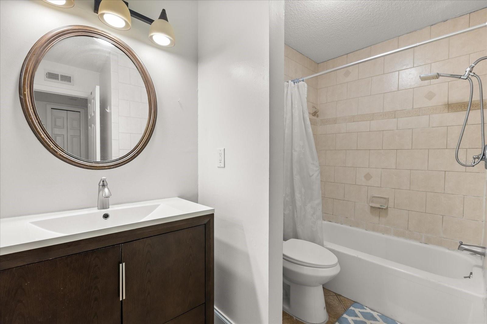 ROYAL ARMS CONDO - Residential Lease