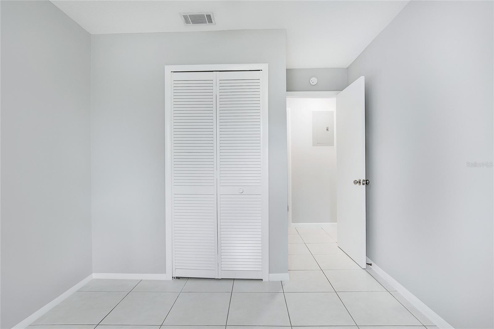 ROYAL ESTATES - Residential Lease