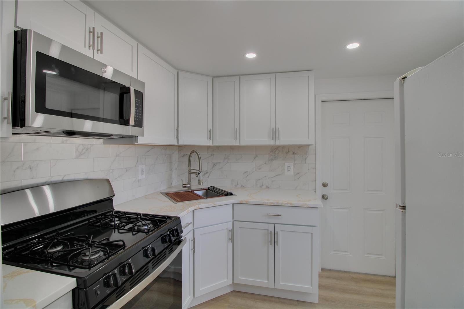 SMITH BERTHA K RESUB BLKS 17-18 21-23 & 26 MEMENTO - Residential Lease