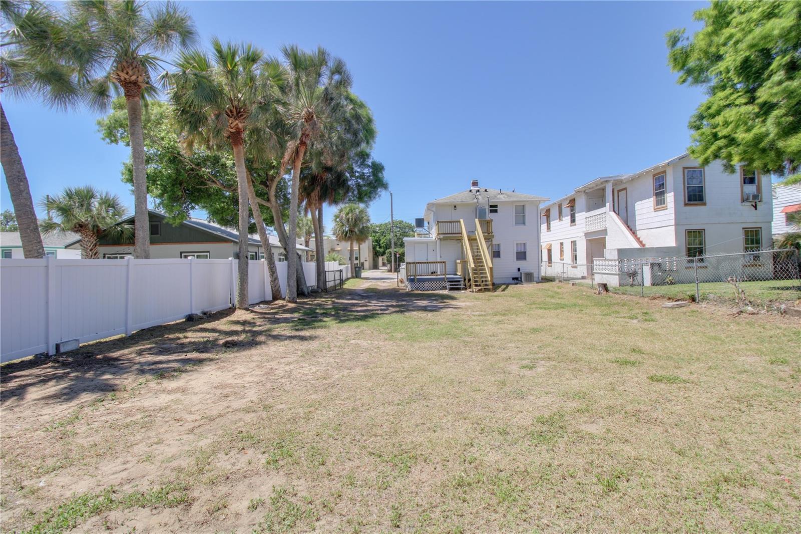 SMITH BERTHA K RESUB BLKS 17-18 21-23 & 26 MEMENTO - Residential Lease