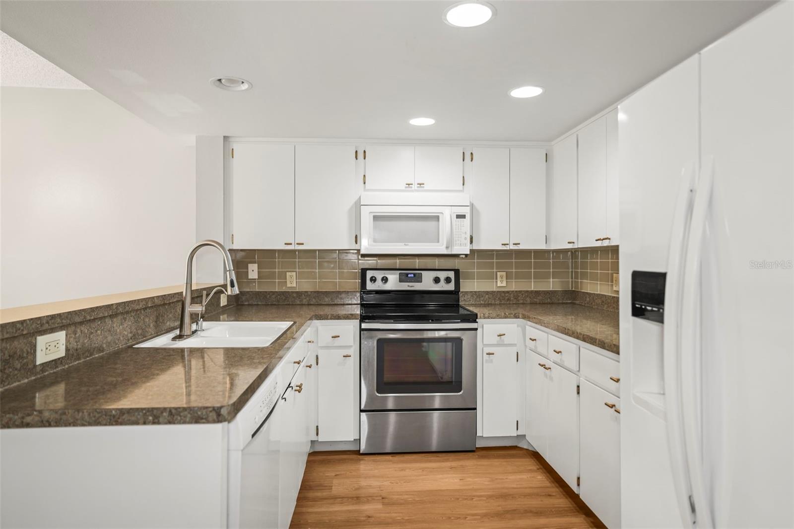 ON TOP OF THE WORLD - Residential