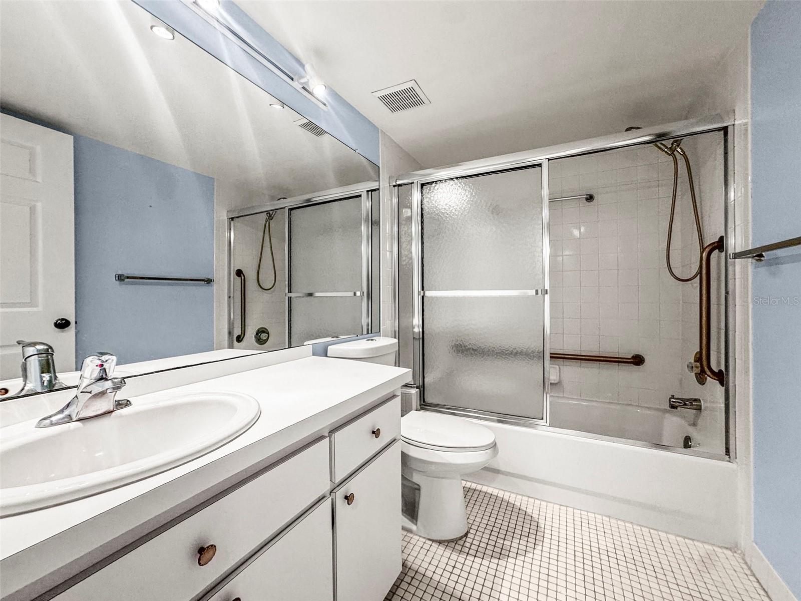 ON TOP OF THE WORLD - Residential