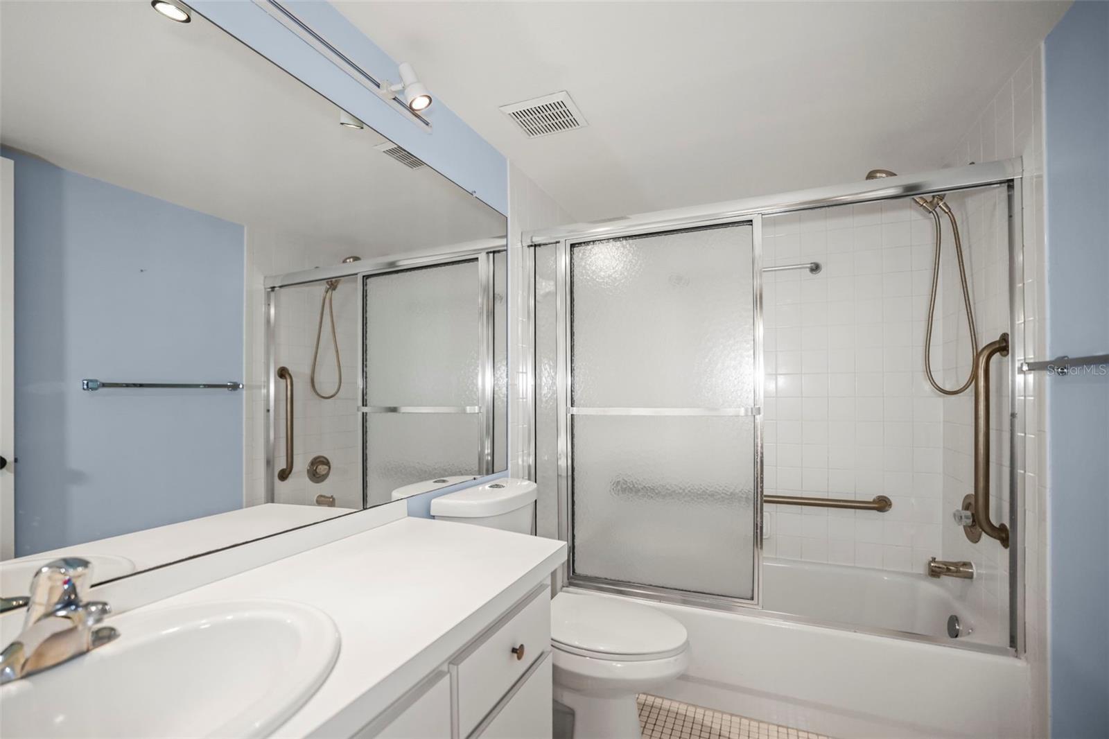 ON TOP OF THE WORLD - Residential