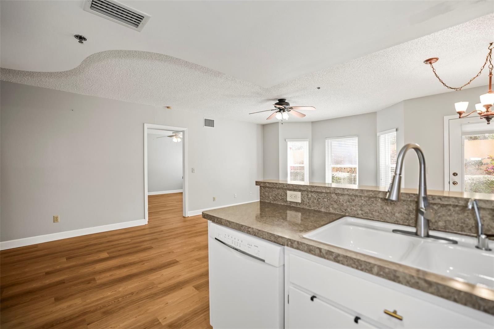 ON TOP OF THE WORLD - Residential