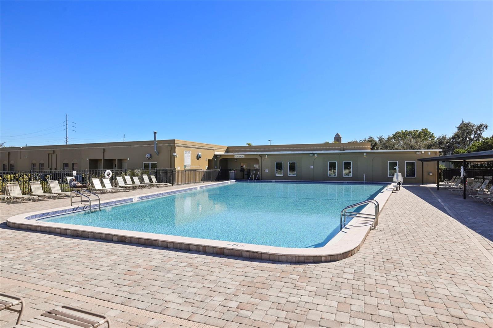 ON TOP OF THE WORLD - Residential