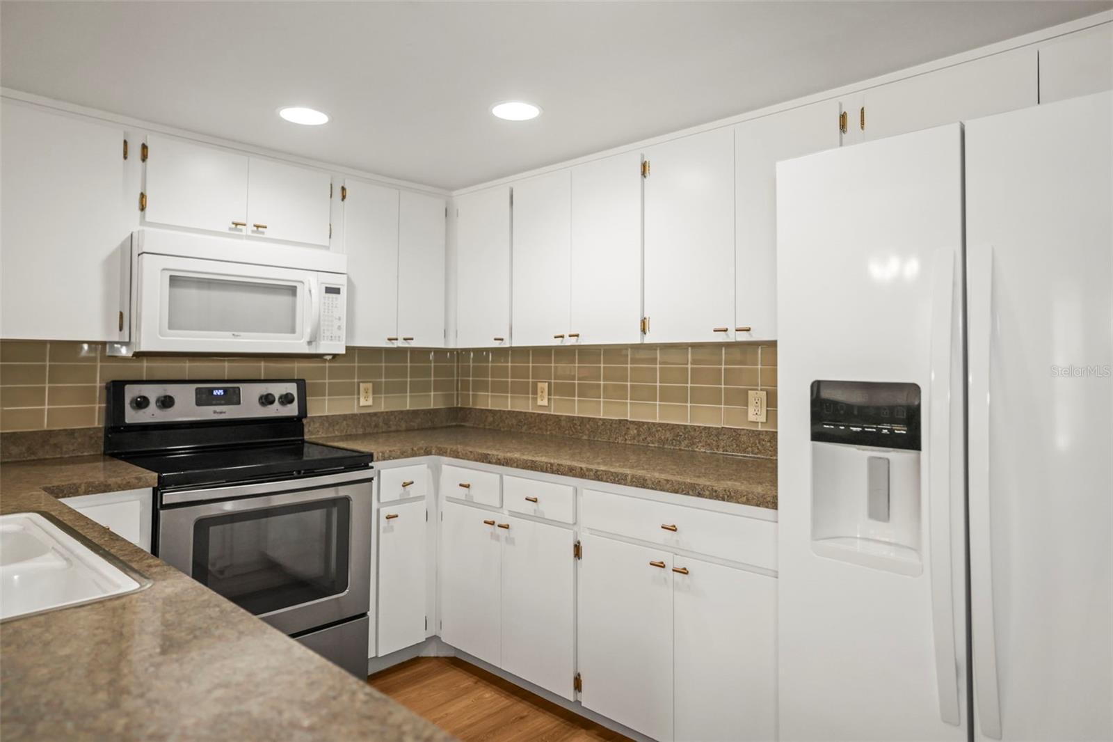 ON TOP OF THE WORLD - Residential