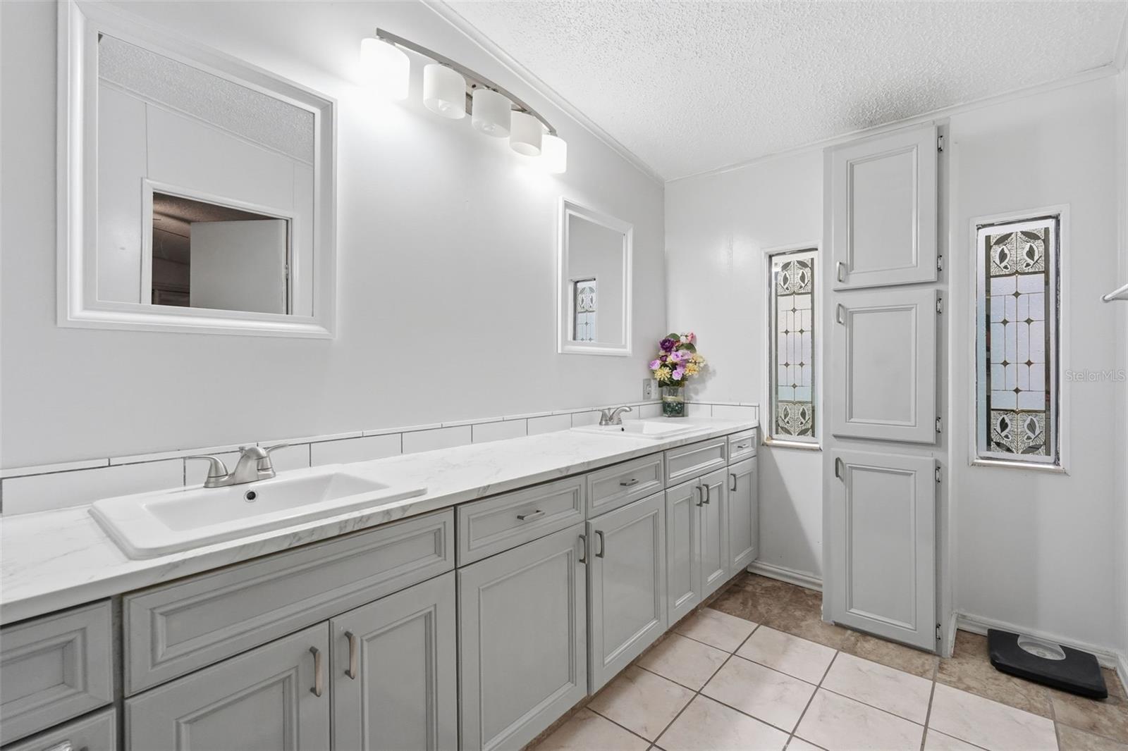 FOXWOOD LAKE ESTATES - Residential