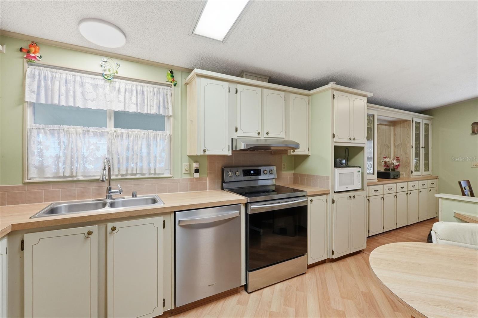 FOXWOOD LAKE ESTATES - Residential