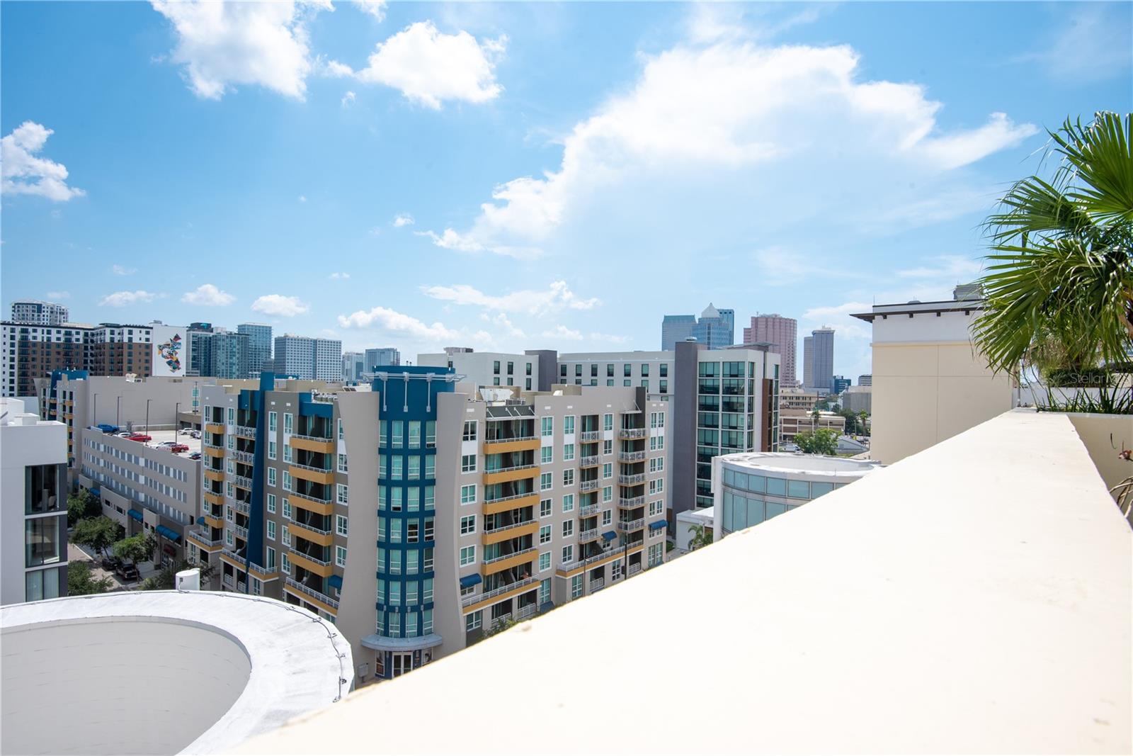 GRAND CENTRAL AT KENNEDY RESIDENCES A CONDOMINIUM - Residential Lease