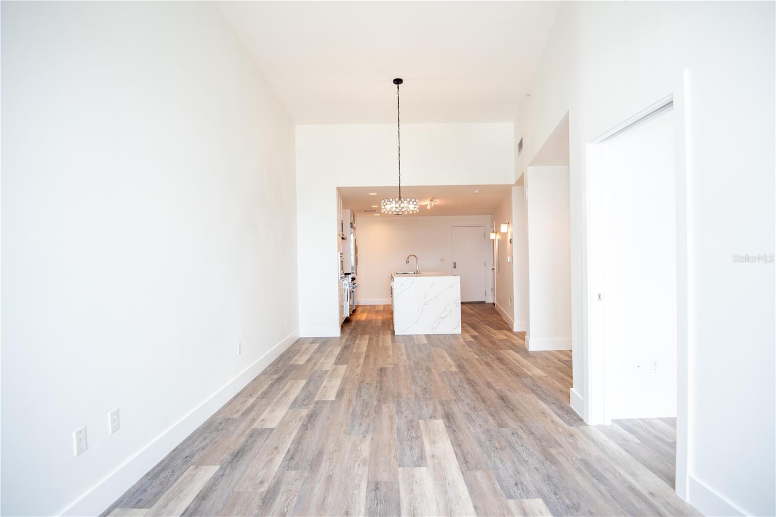 GRAND CENTRAL AT KENNEDY RESIDENCES A CONDOMINIUM - Residential Lease