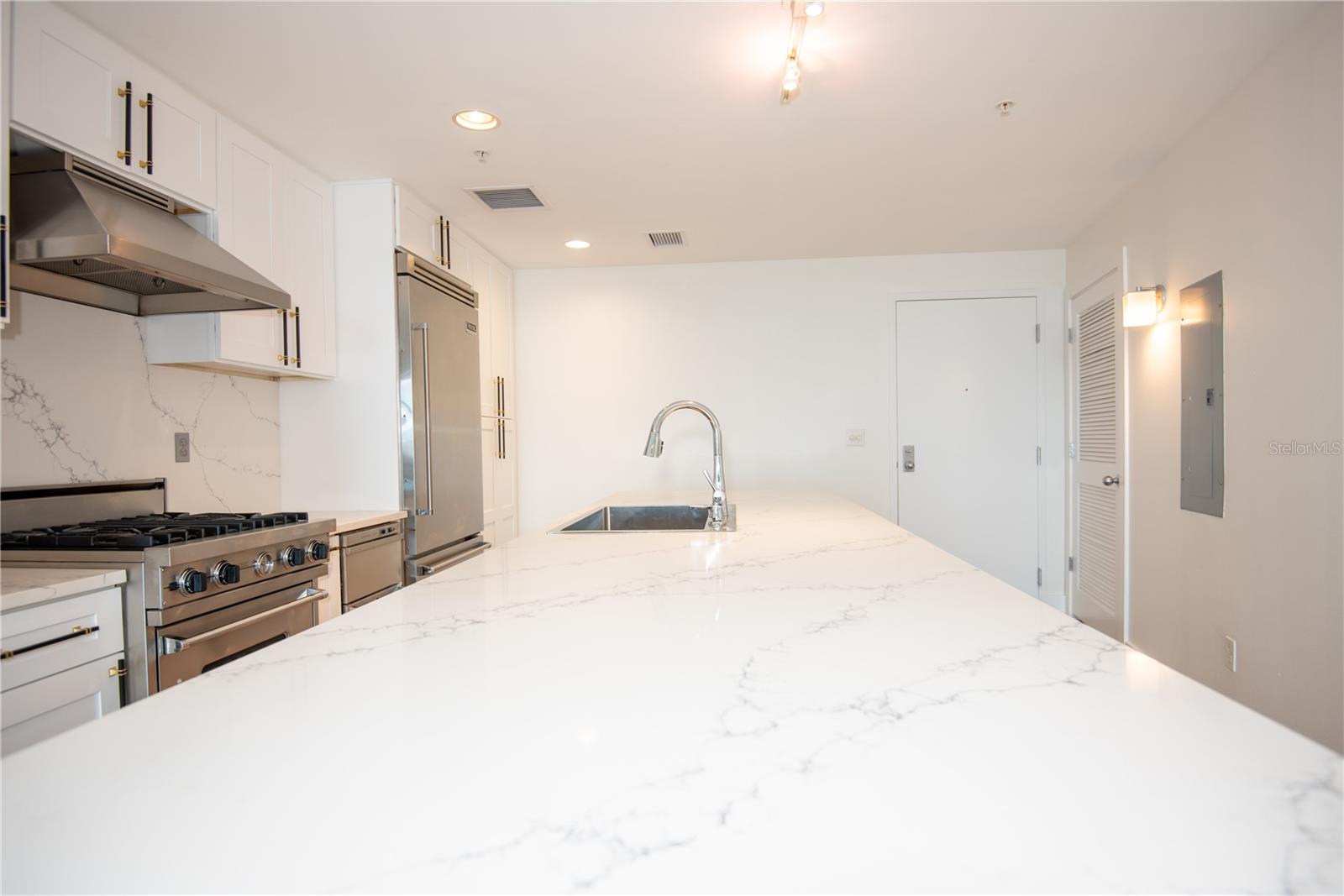 GRAND CENTRAL AT KENNEDY RESIDENCES A CONDOMINIUM - Residential Lease