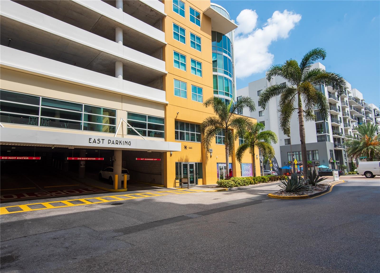 GRAND CENTRAL AT KENNEDY RESIDENCES A CONDOMINIUM - Residential Lease