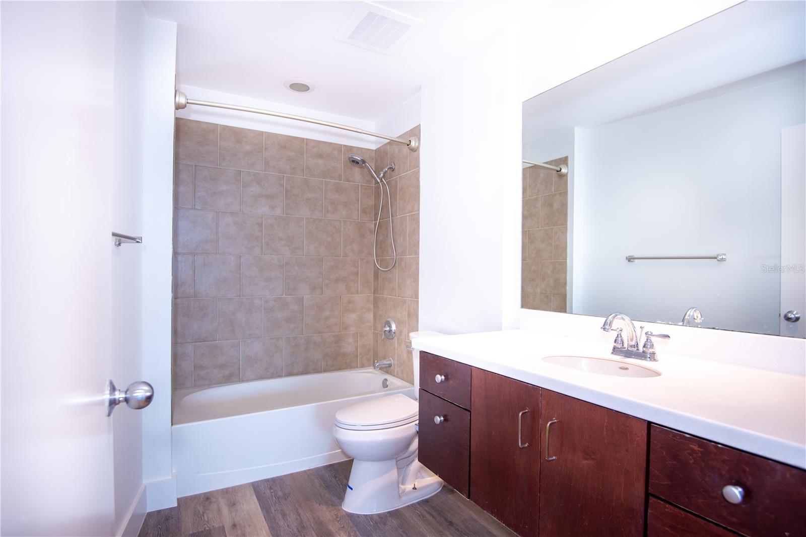 GRAND CENTRAL AT KENNEDY RESIDENCES A CONDOMINIUM - Residential Lease