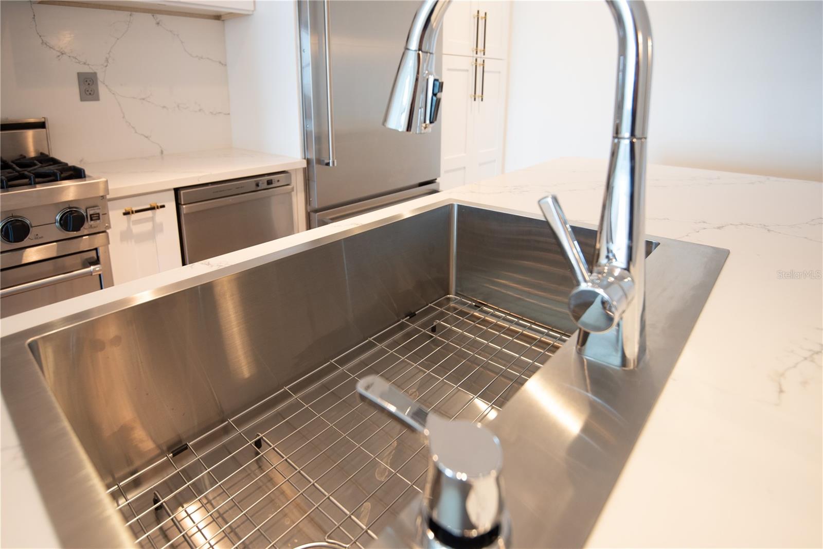 GRAND CENTRAL AT KENNEDY RESIDENCES A CONDOMINIUM - Residential Lease