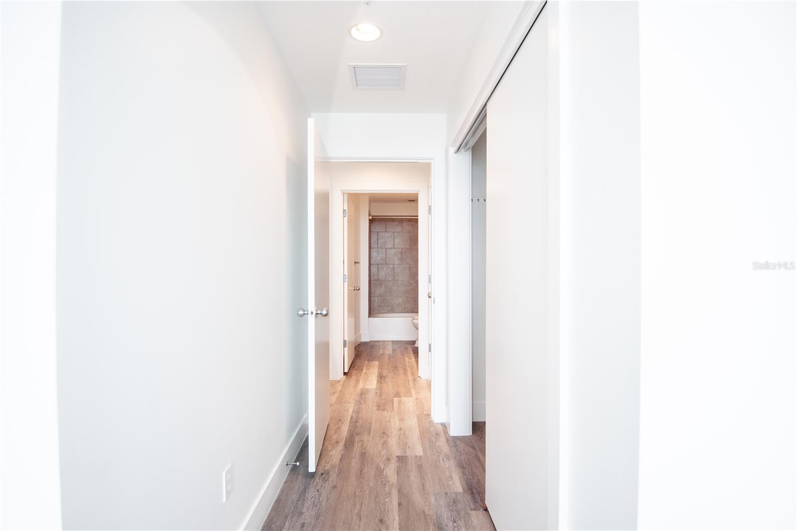 GRAND CENTRAL AT KENNEDY RESIDENCES A CONDOMINIUM - Residential Lease