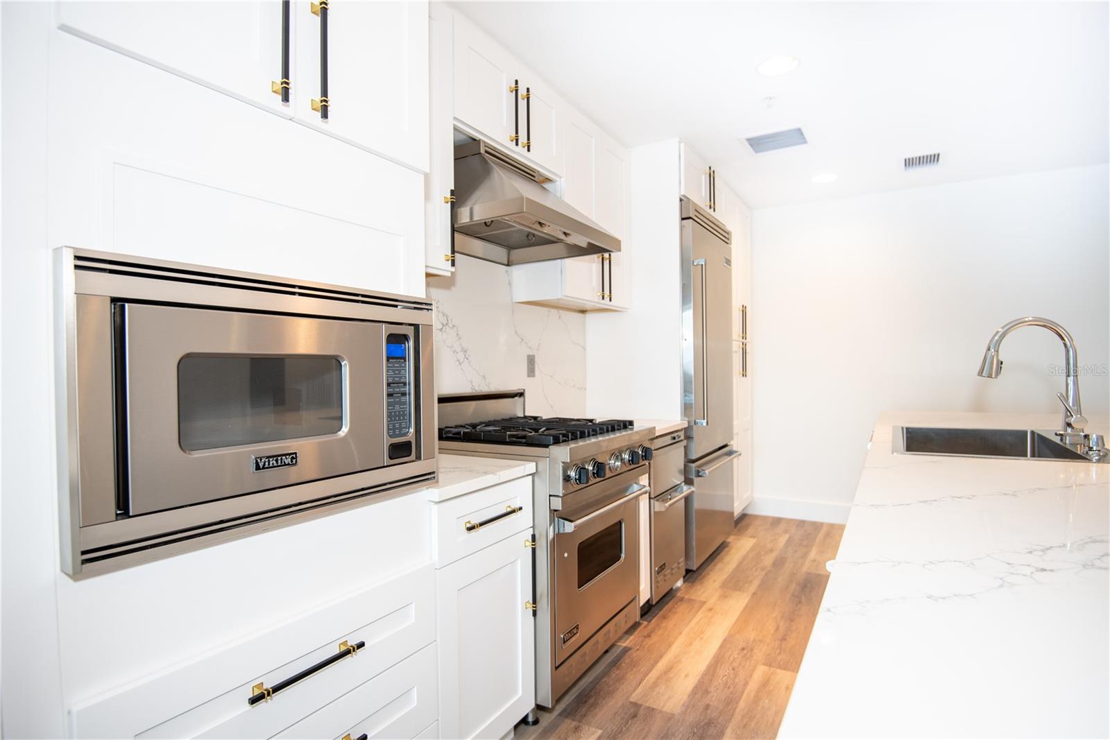 GRAND CENTRAL AT KENNEDY RESIDENCES A CONDOMINIUM - Residential Lease