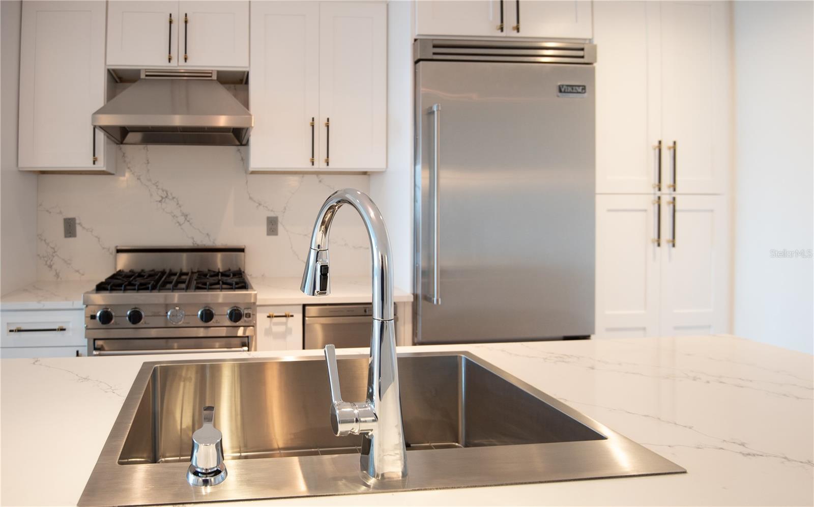 GRAND CENTRAL AT KENNEDY RESIDENCES A CONDOMINIUM - Residential Lease