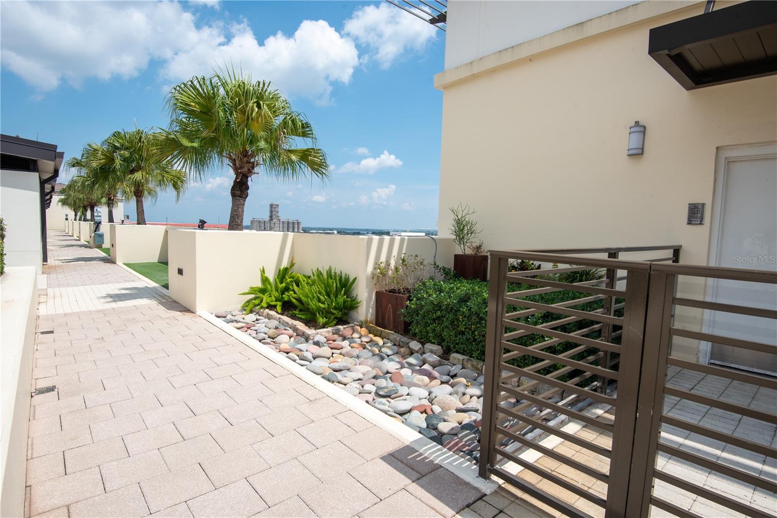 GRAND CENTRAL AT KENNEDY RESIDENCES A CONDOMINIUM - Residential Lease