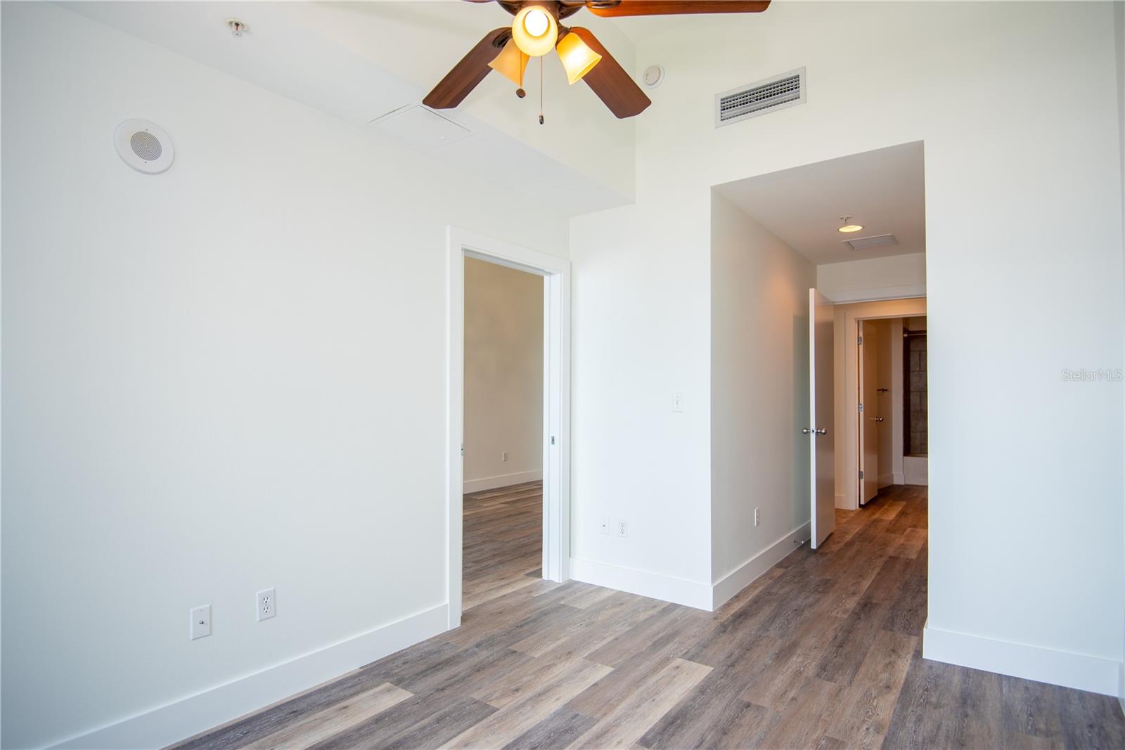 GRAND CENTRAL AT KENNEDY RESIDENCES A CONDOMINIUM - Residential Lease