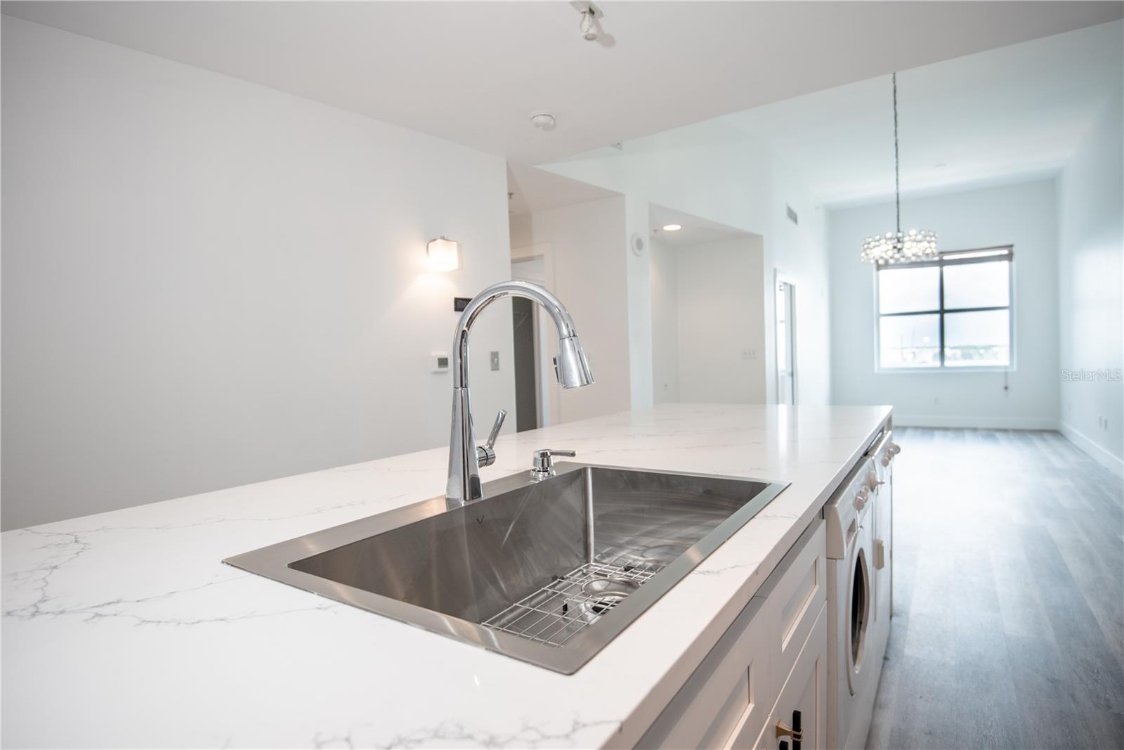 GRAND CENTRAL AT KENNEDY RESIDENCES A CONDOMINIUM - Residential Lease