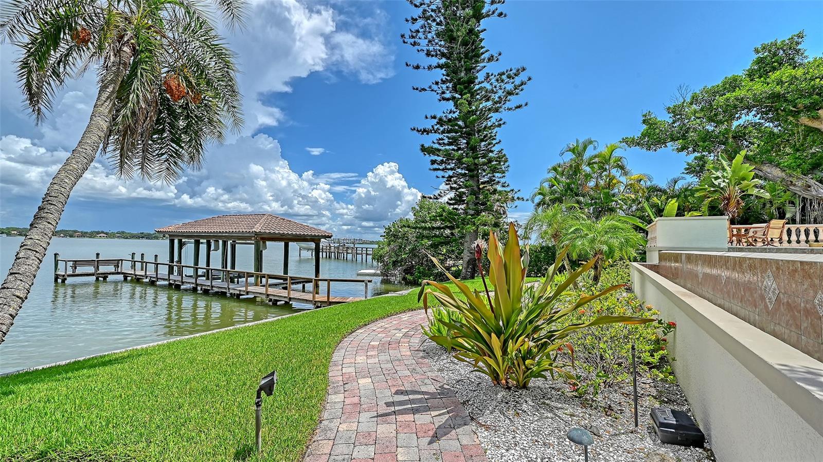 1216 N CASEY KEY ROAD