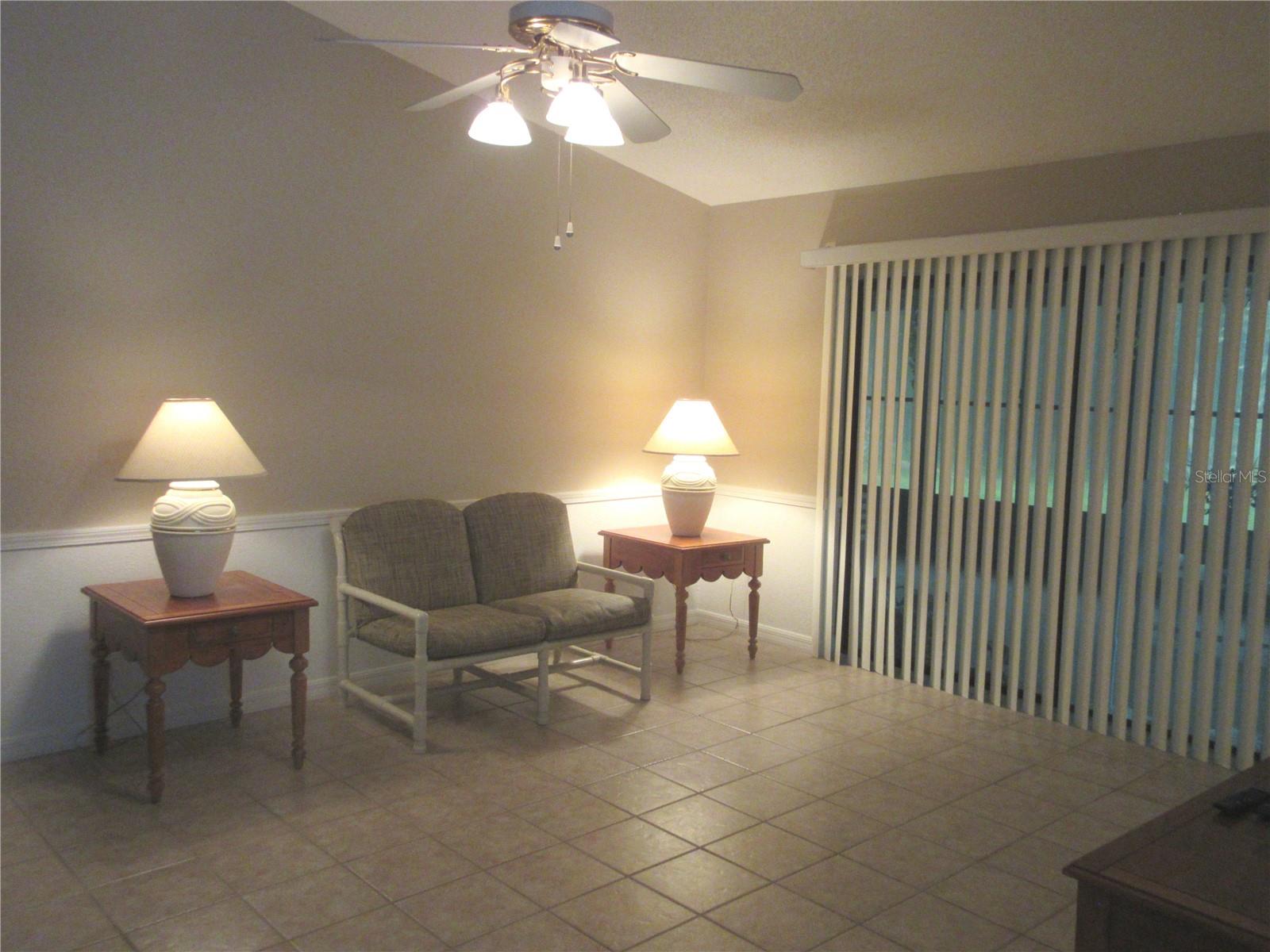 COUNTRY OAKS - Residential