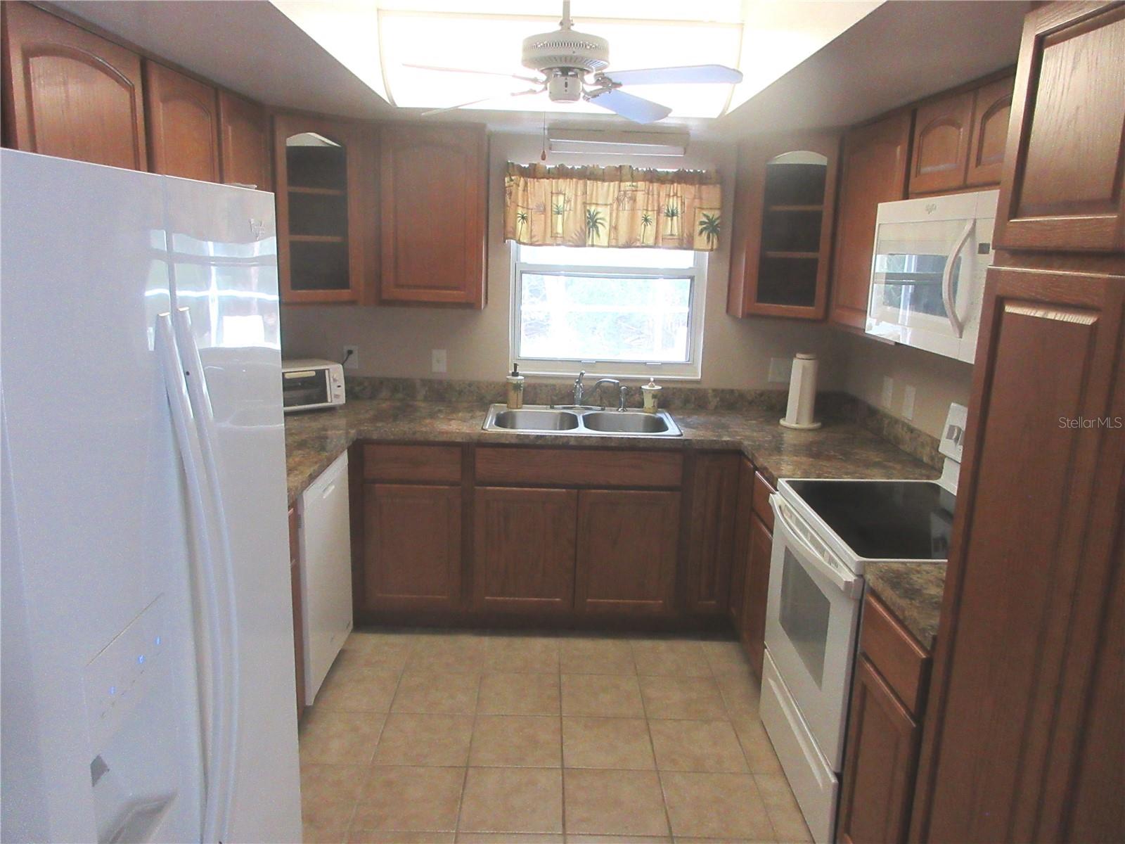 COUNTRY OAKS - Residential