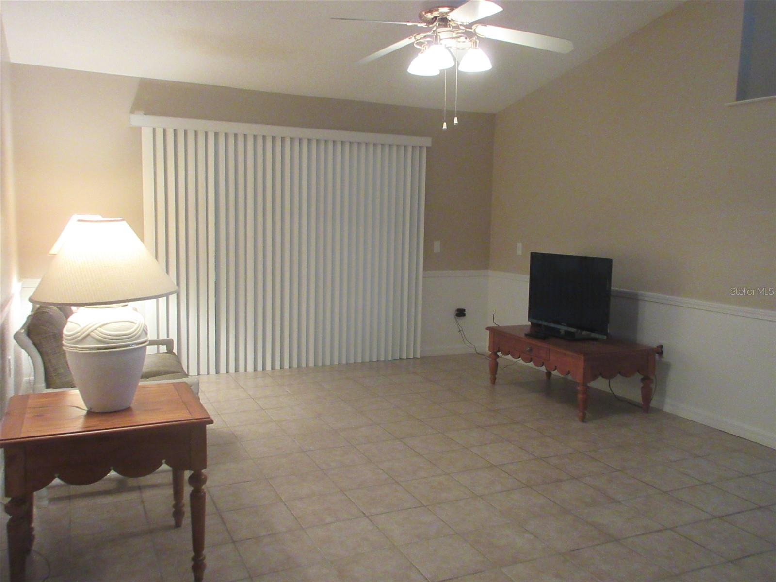 COUNTRY OAKS - Residential