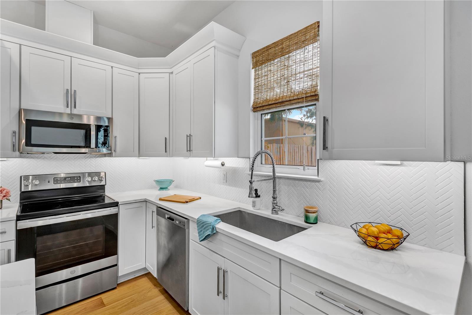 LADUE LNDGS TWNHMS - Residential