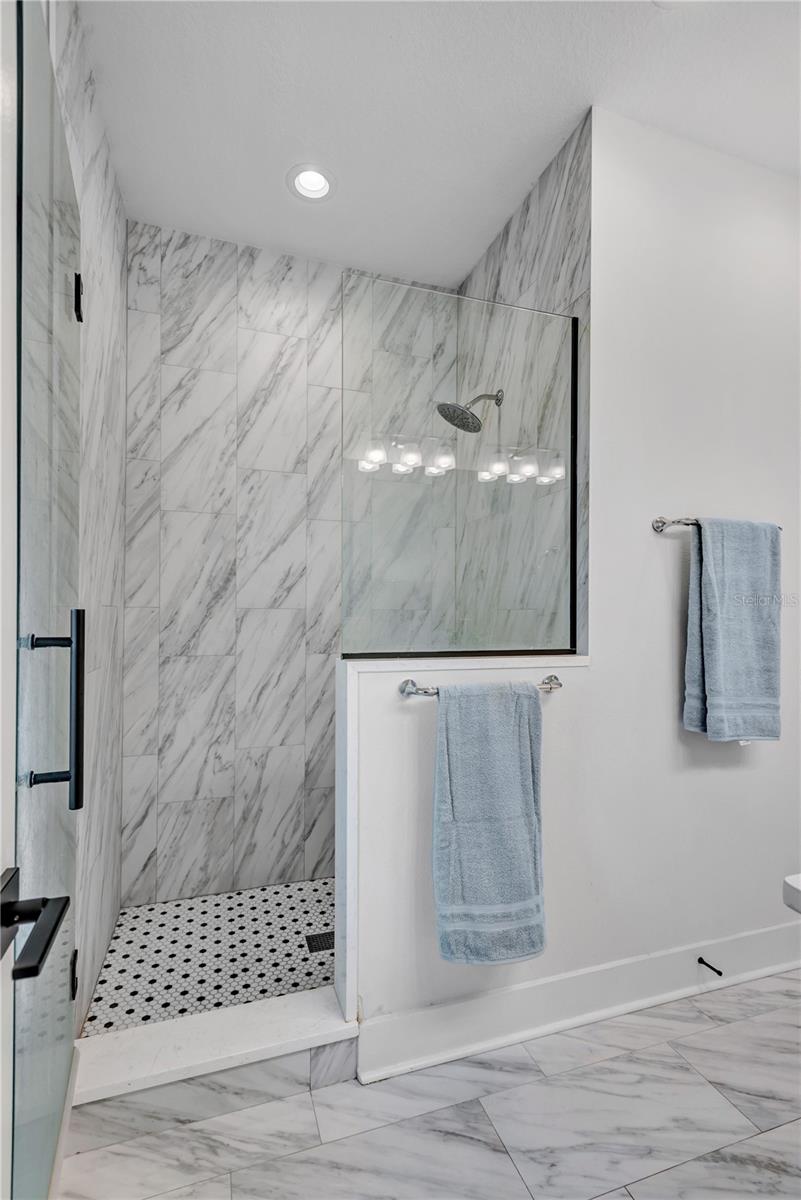 LADUE LNDGS TWNHMS - Residential