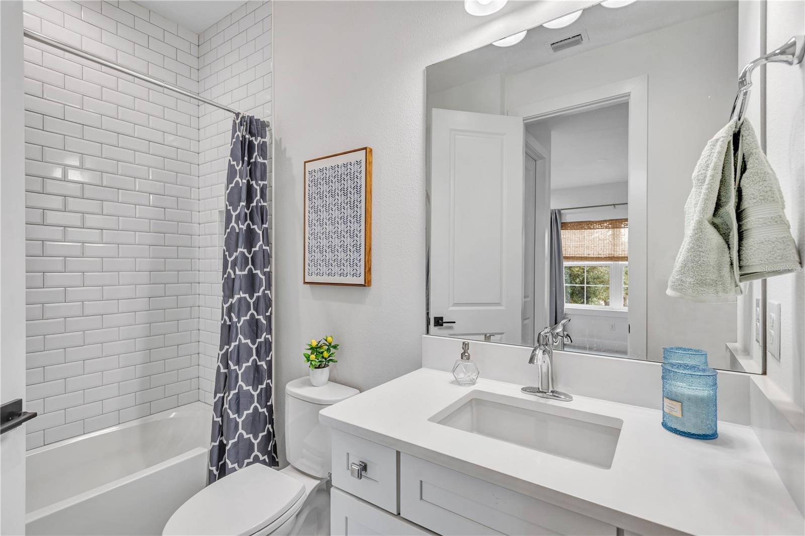 LADUE LNDGS TWNHMS - Residential