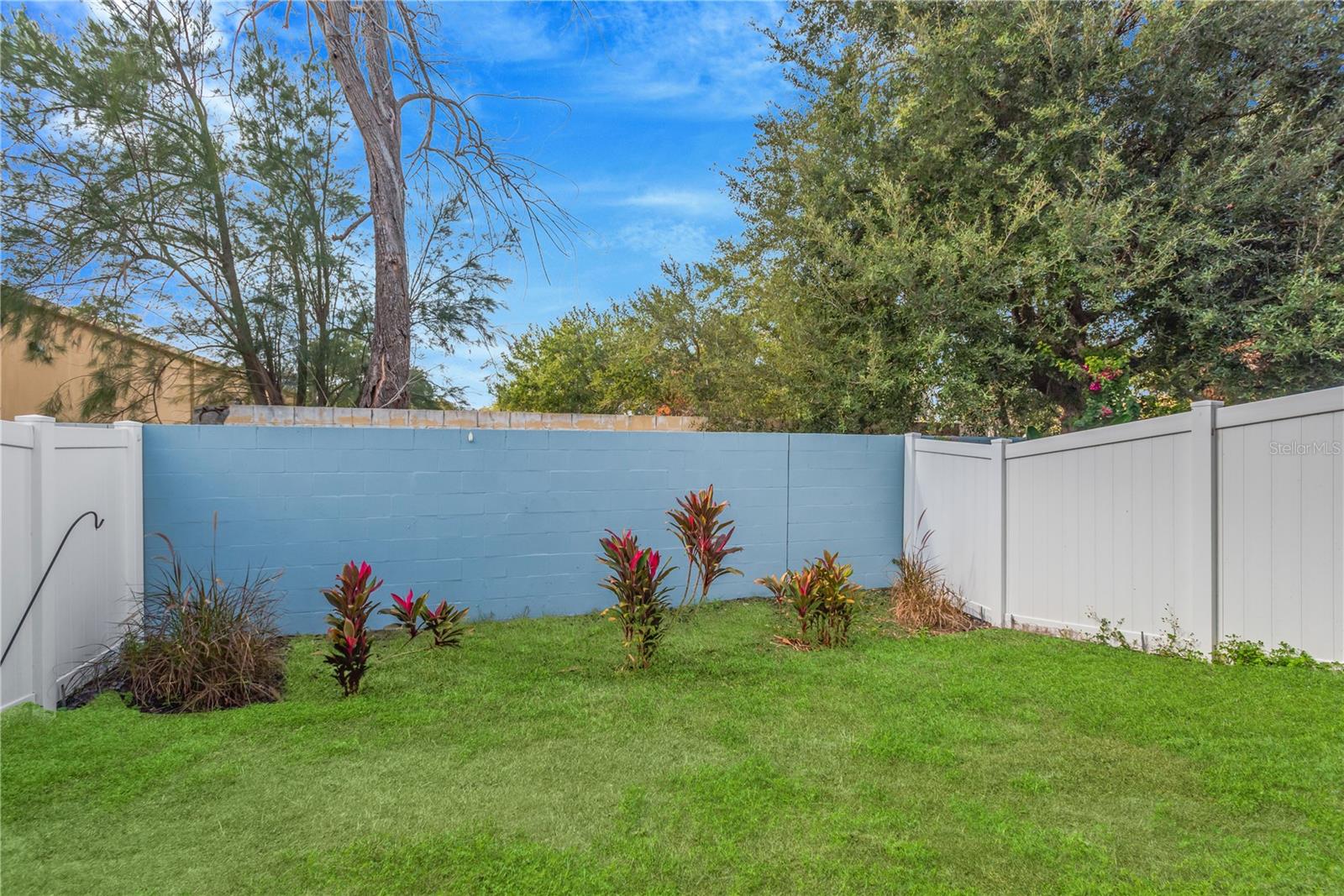 LADUE LNDGS TWNHMS - Residential