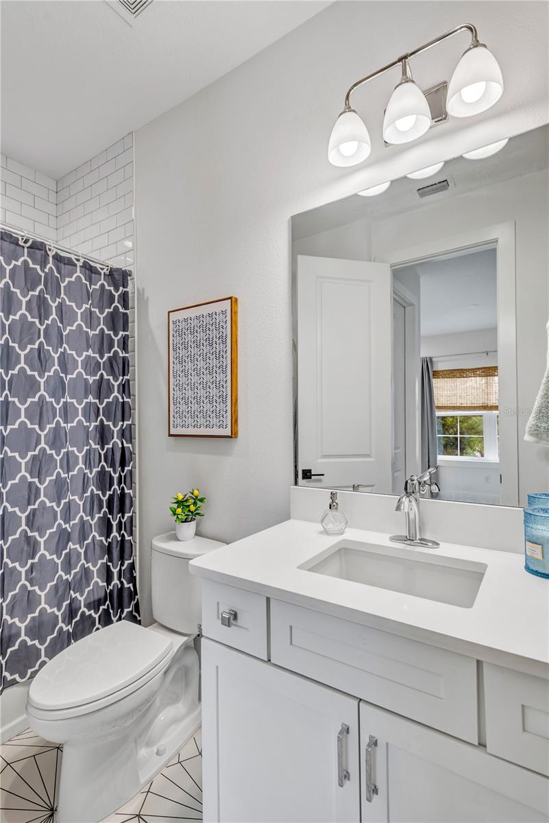 LADUE LNDGS TWNHMS - Residential