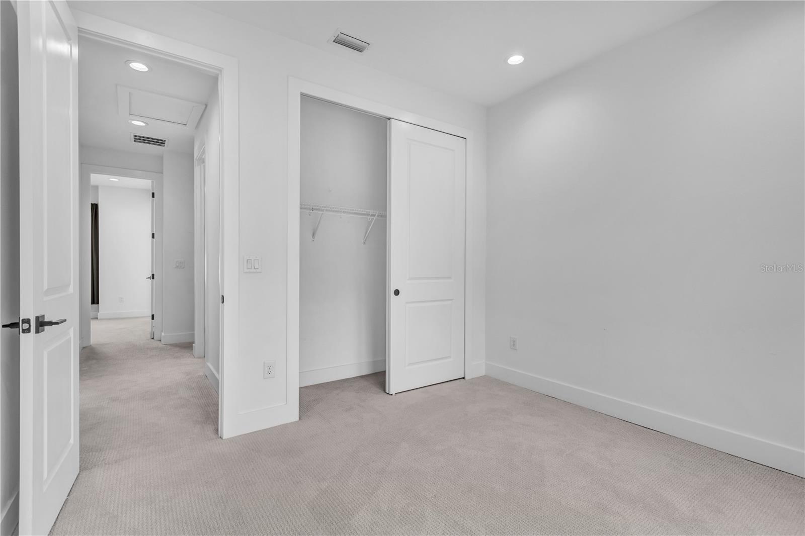 LADUE LNDGS TWNHMS - Residential