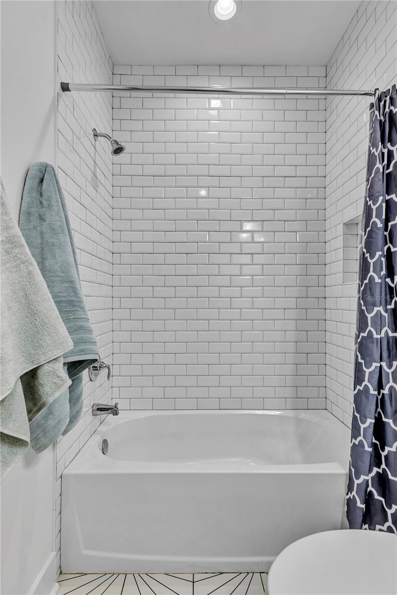 LADUE LNDGS TWNHMS - Residential