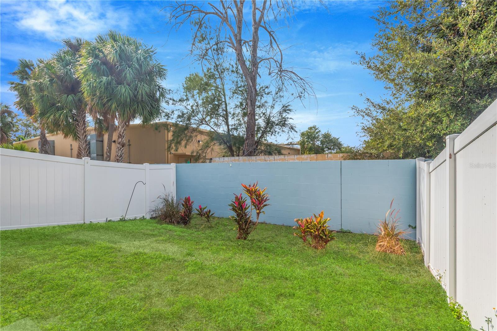 LADUE LNDGS TWNHMS - Residential