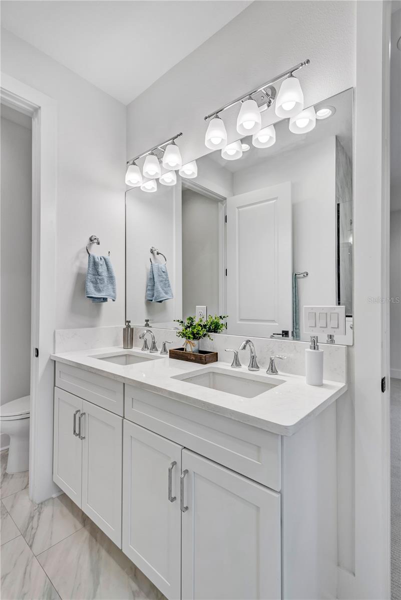 LADUE LNDGS TWNHMS - Residential