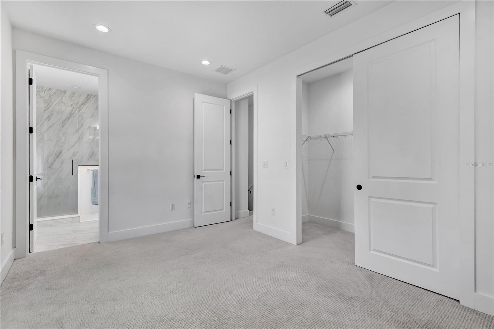 LADUE LNDGS TWNHMS - Residential