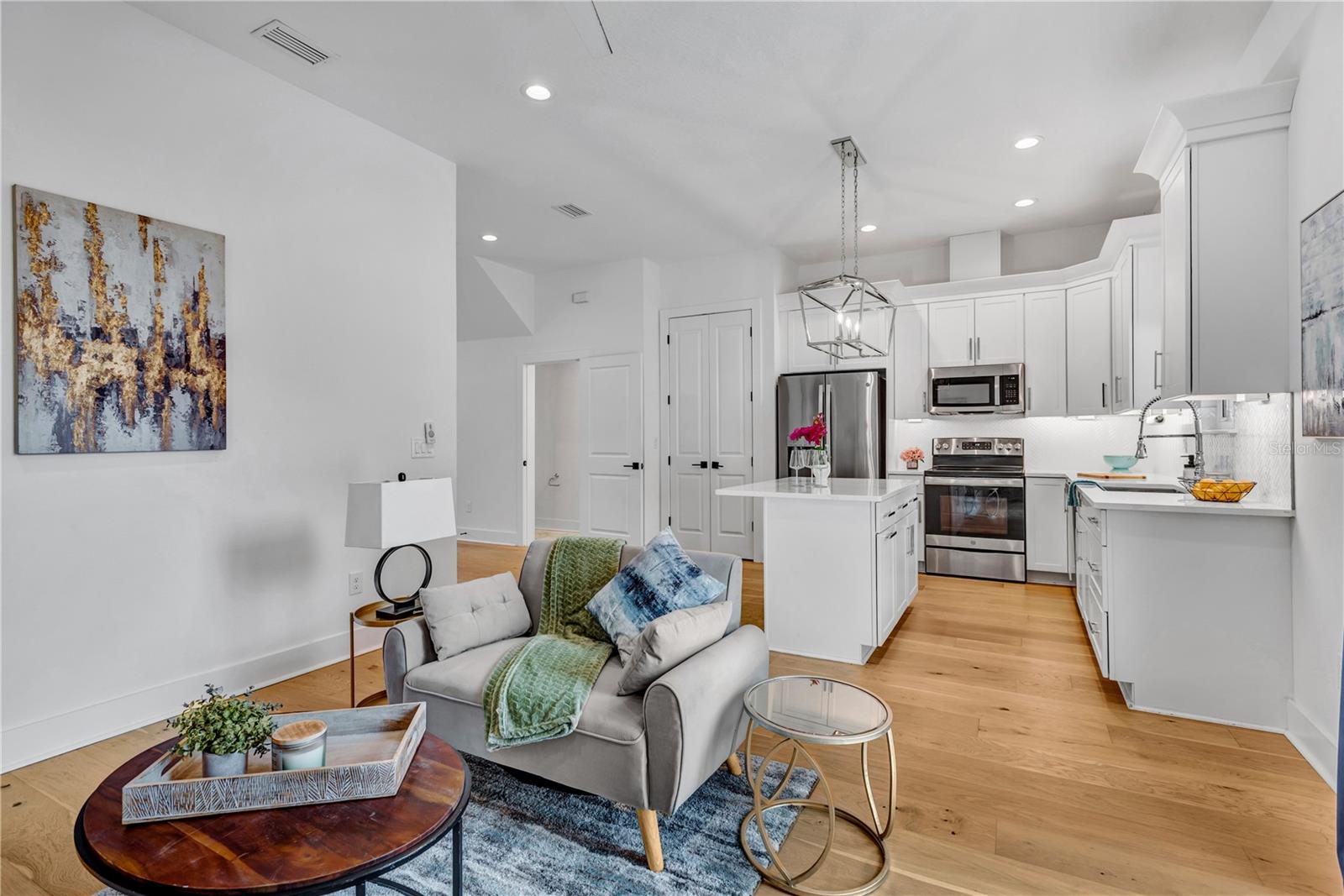 LADUE LNDGS TWNHMS - Residential