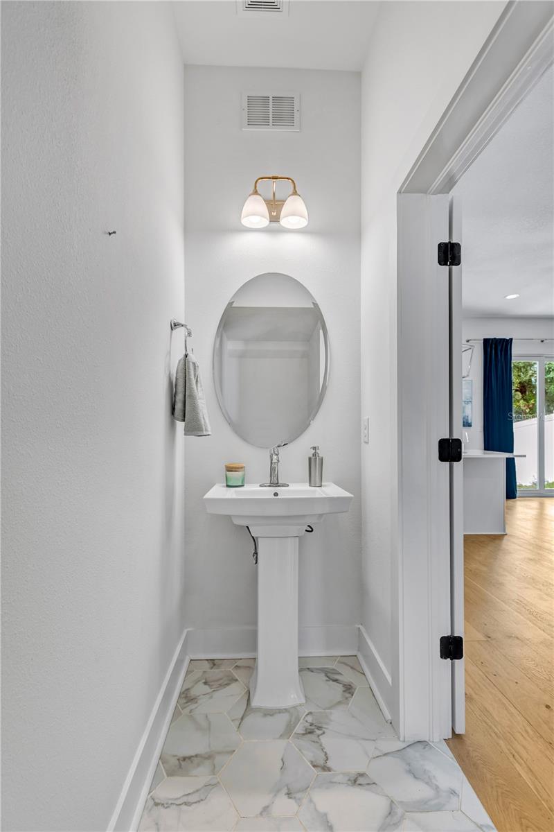 LADUE LNDGS TWNHMS - Residential